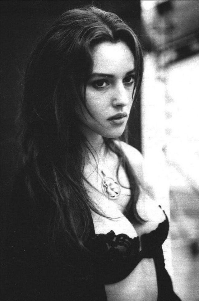 моника беллуччи в молодости фото