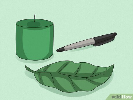 Шаг 1 Возьмите зеленую свечу для заклинаний, зажигалку, зеленый лист и черный маркер.