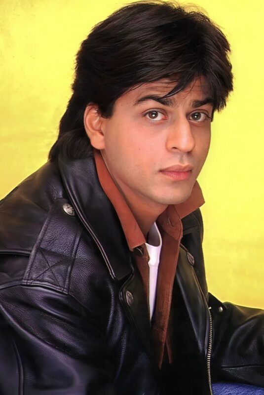 Сейчас он один из самых знаменитых актеров, но в детстве был обычным мальчиком, рос без родителей и мечтал стать футболистом: вот кто он