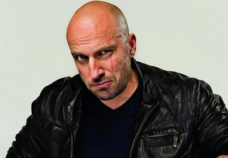 Лишь самые преданные фанаты узнают любимого актера на его юношеских фотографиях: но кто он такой?